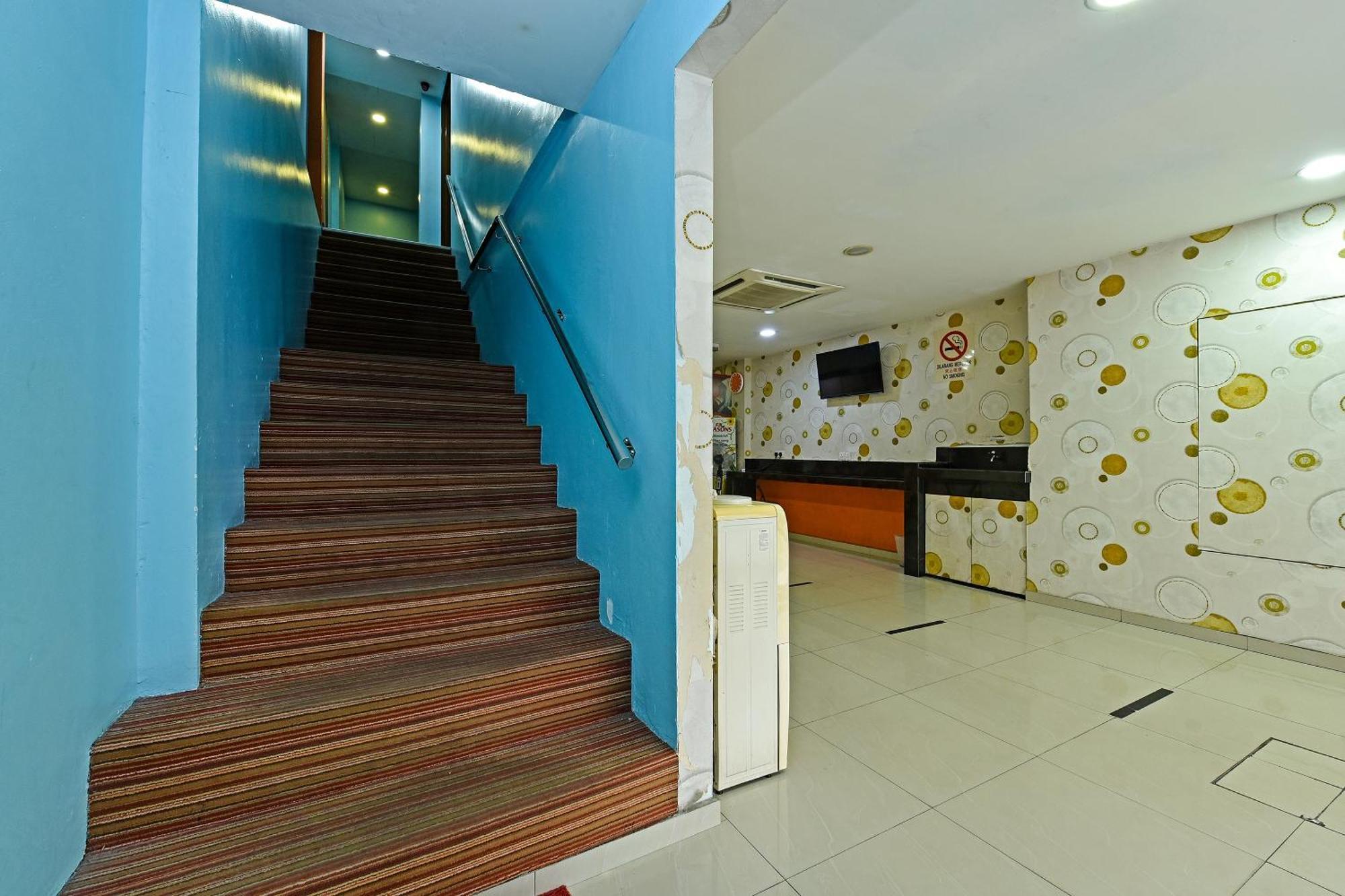 Super Oyo 992 Orange Hotel Kuala Pilah Exteriör bild