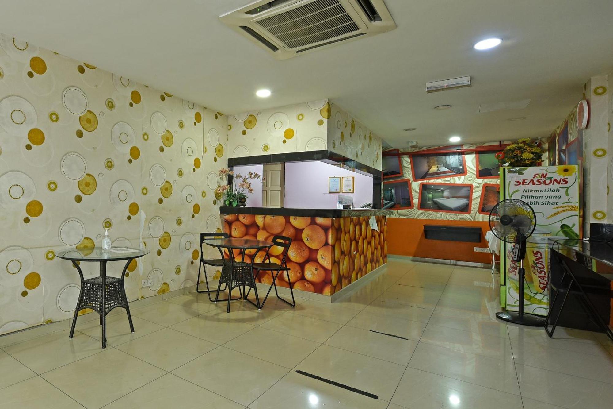 Super Oyo 992 Orange Hotel Kuala Pilah Exteriör bild